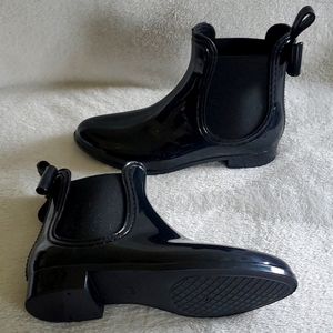 NWOT Catherine, Size 7, Patent Black Rainboot